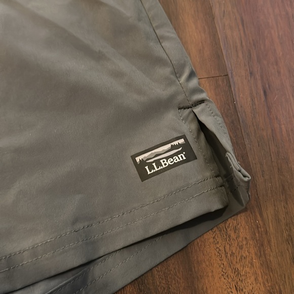 LL Bean Women Gray Bermuda Shorts 9” Inseam Size 12 Regular- Snap/Zip Closure - Picture 4 of 9